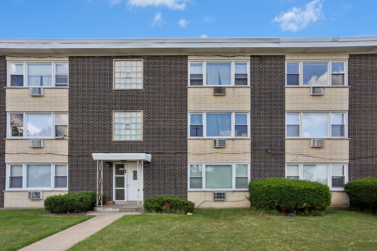 7531 S Roberts Road #2C, Bridgeview, IL 60455