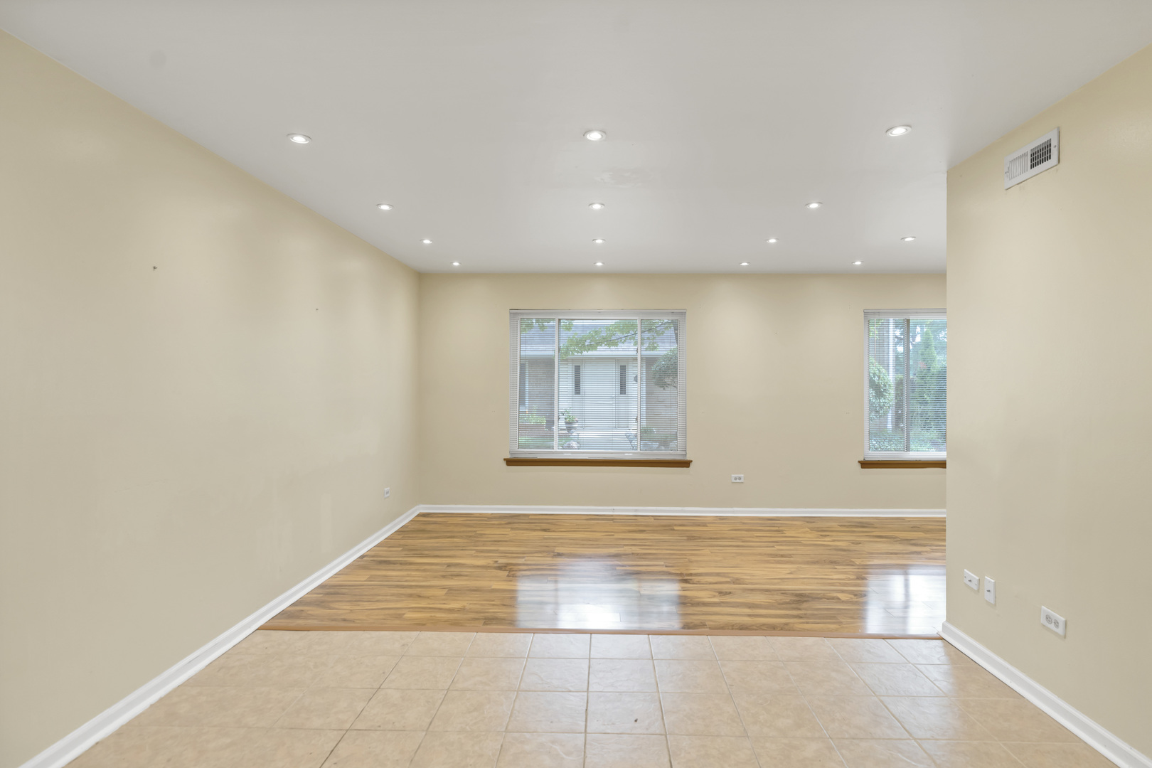 1705 ROBIN WALK #A, Hoffman Estates, IL 60169