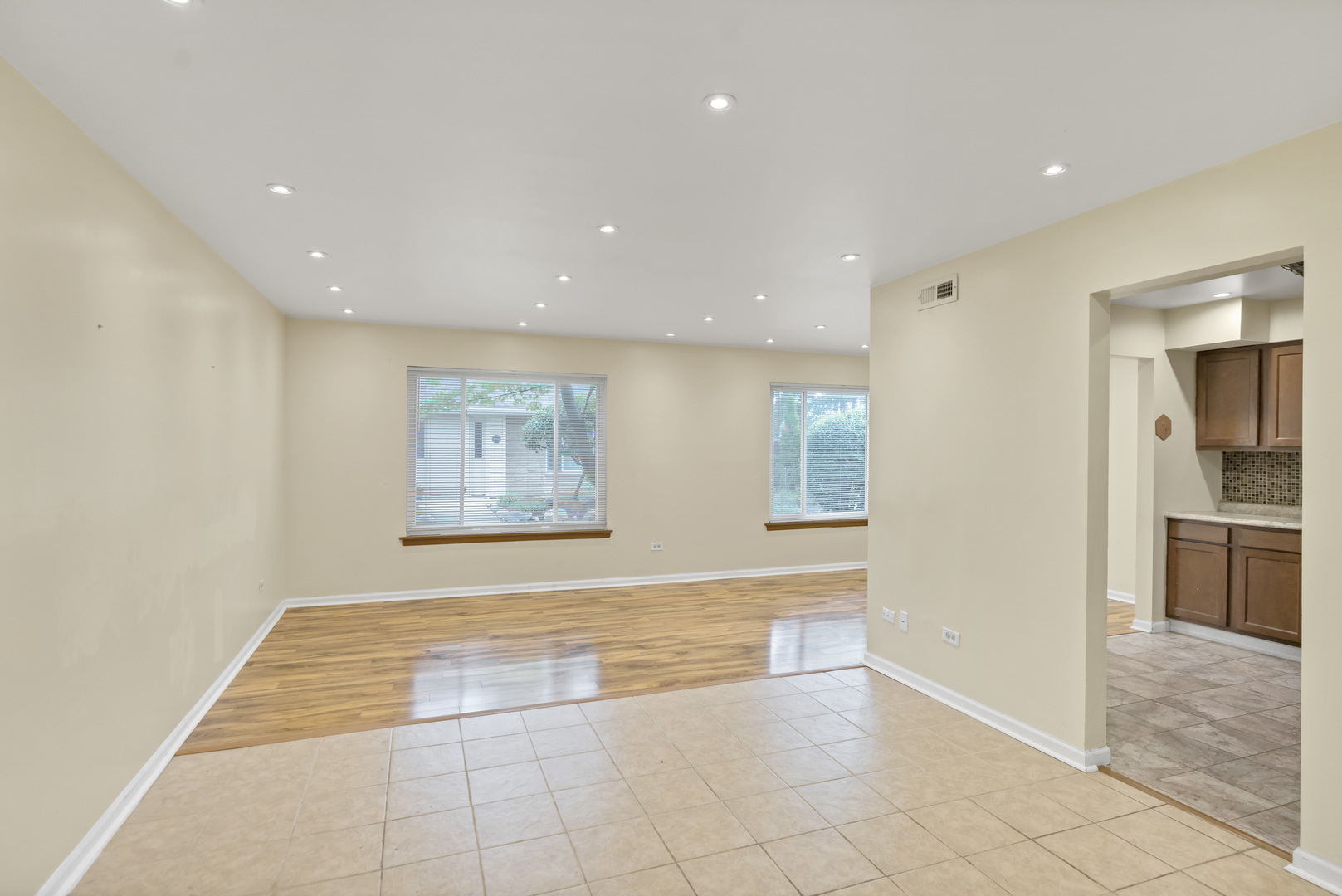 1705 ROBIN WALK #A, Hoffman Estates, IL 60169