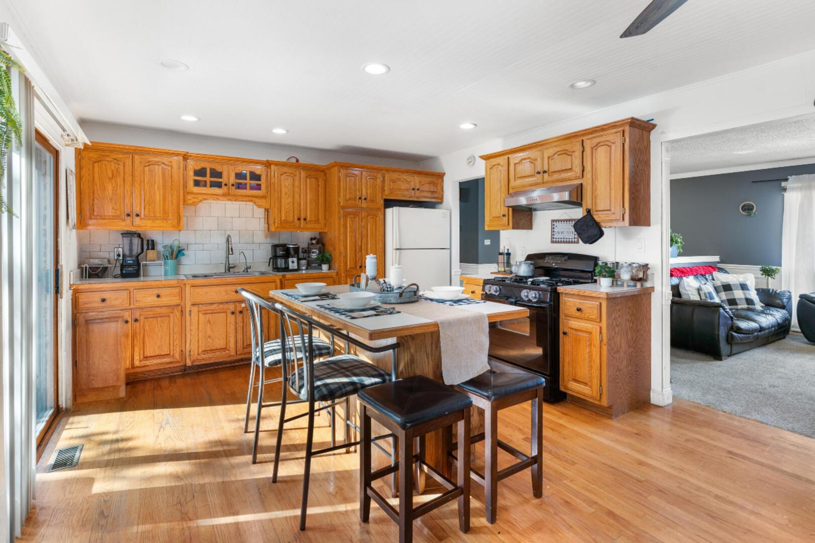 31 Abbeywood Drive, Romeoville, IL 60446