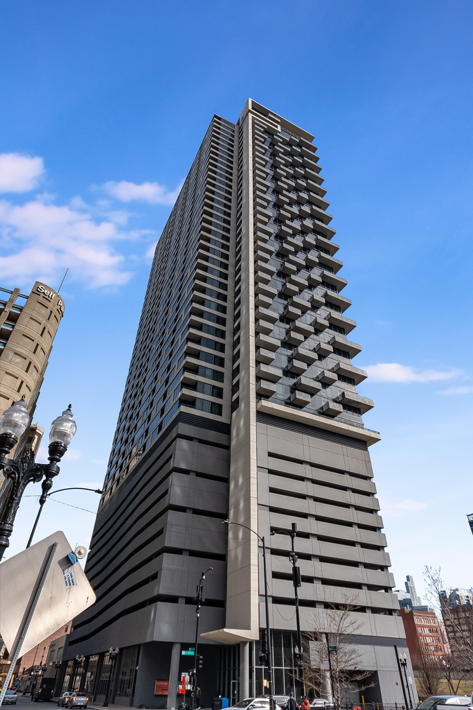 235 W Van Buren Street #1810, Chicago, IL 60607