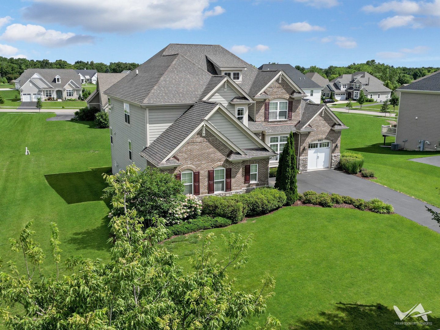 860 Reserve Drive, St. Charles, IL 60175