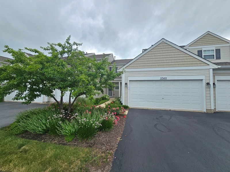 2340 Sheehan Drive, Naperville, IL 60564