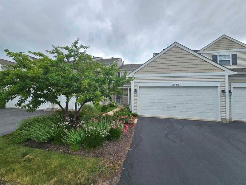 2340 Sheehan Drive, Naperville, IL 60564