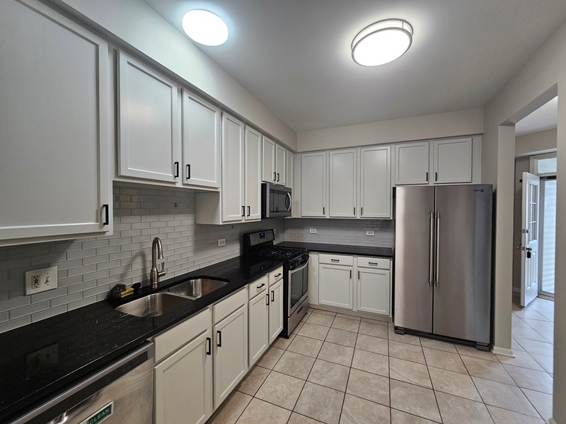 2340 Sheehan Drive, Naperville, IL 60564