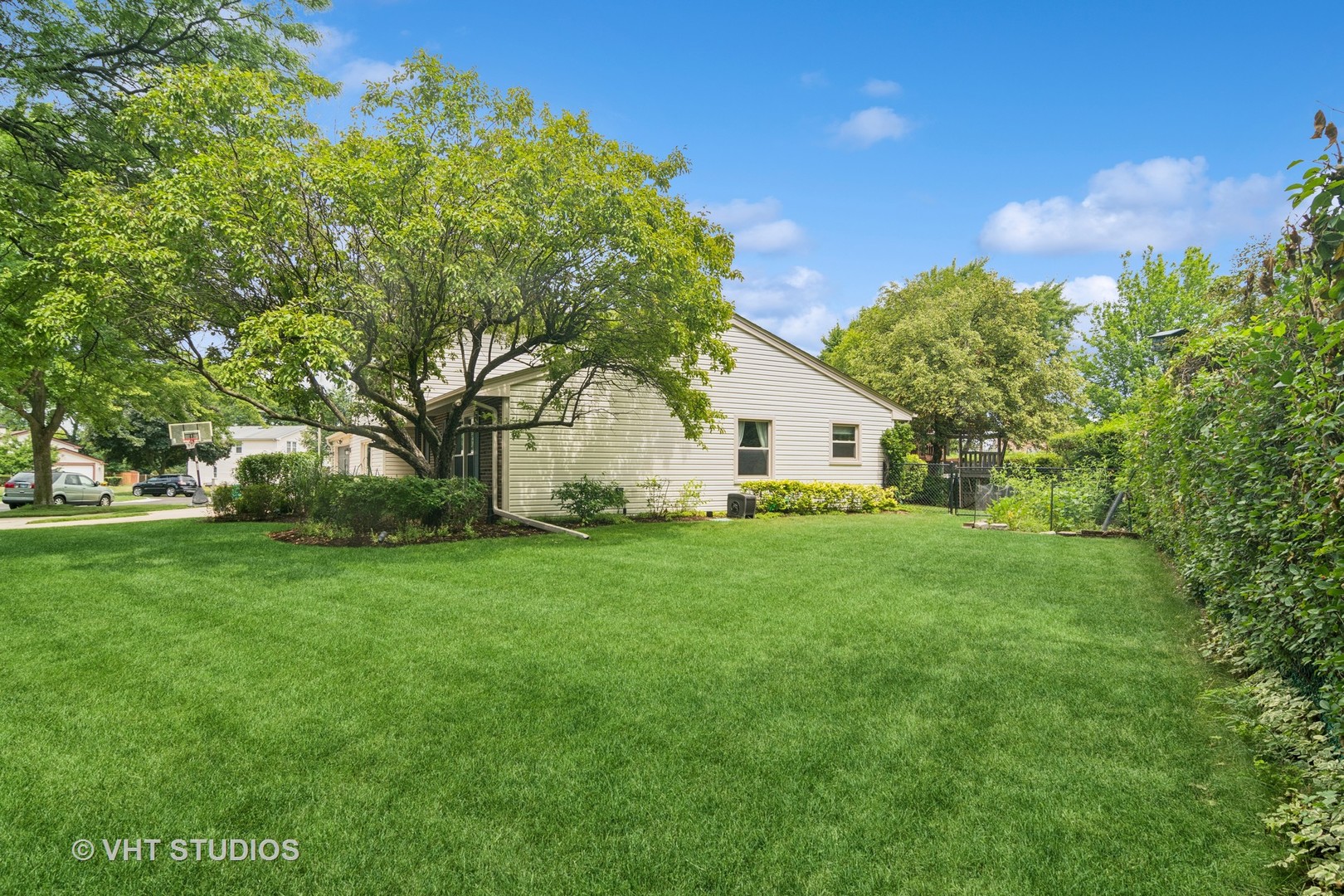 1050 CROFTON Lane, Buffalo Grove, IL 60089
