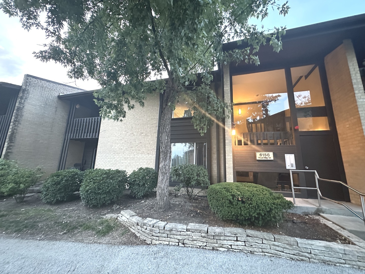 6156 Knoll Way Drive #101, Willowbrook, IL 60527