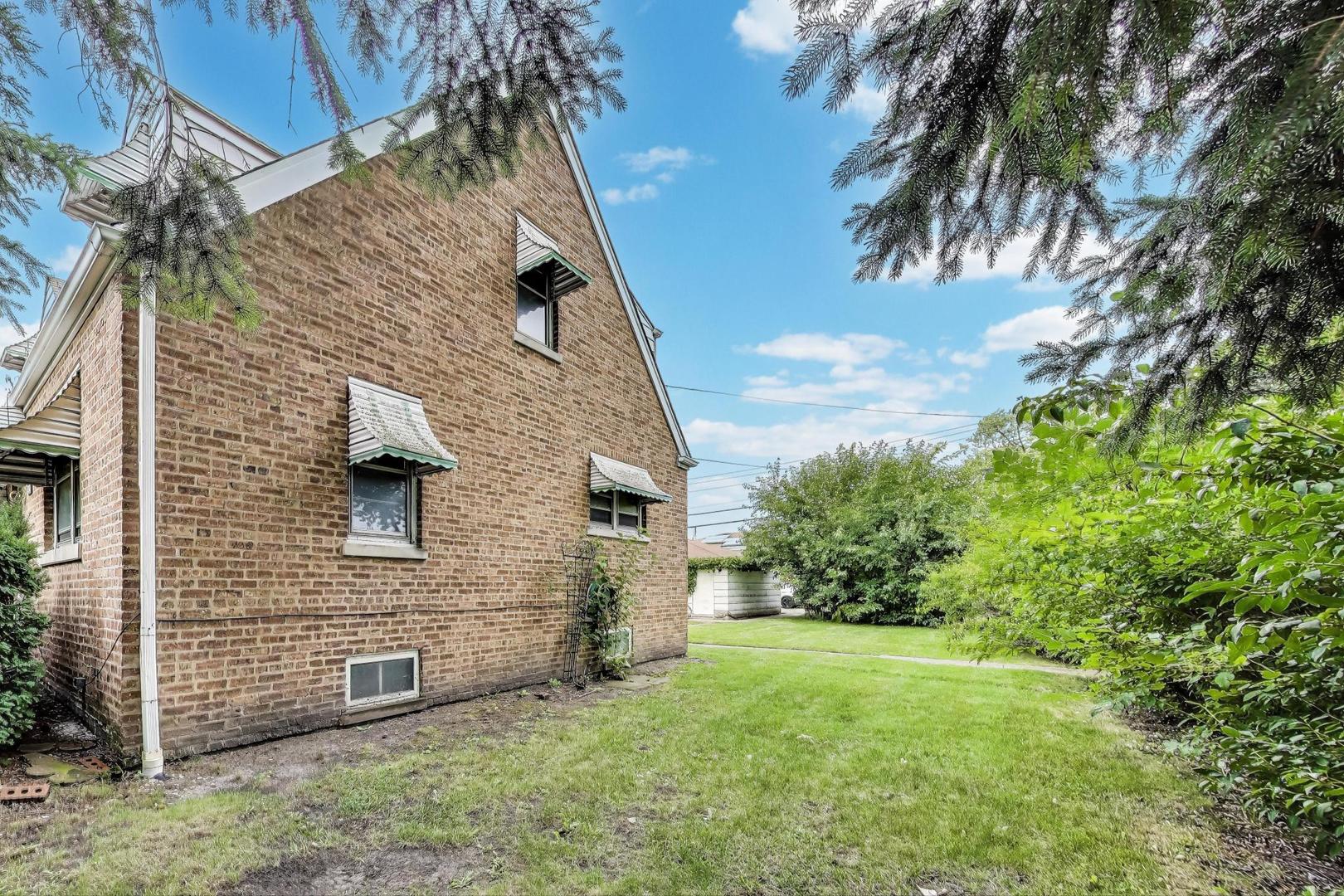 7232 W Oakton Street, Niles, IL 60714