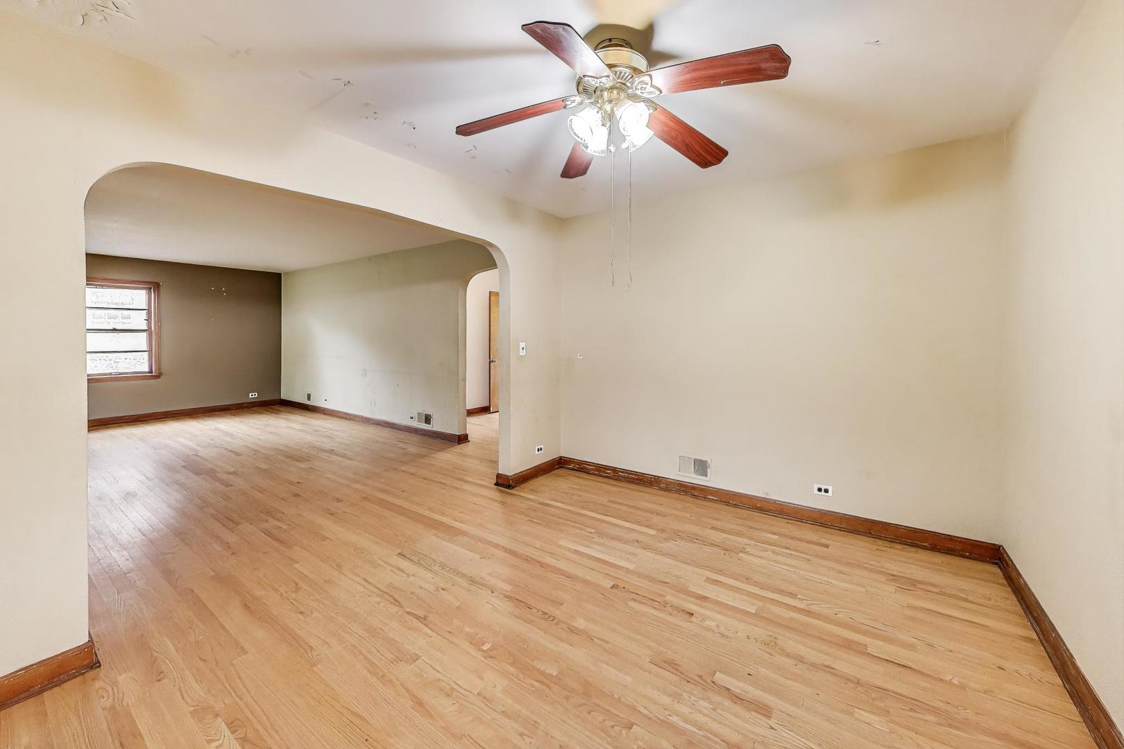 7232 W Oakton Street, Niles, IL 60714