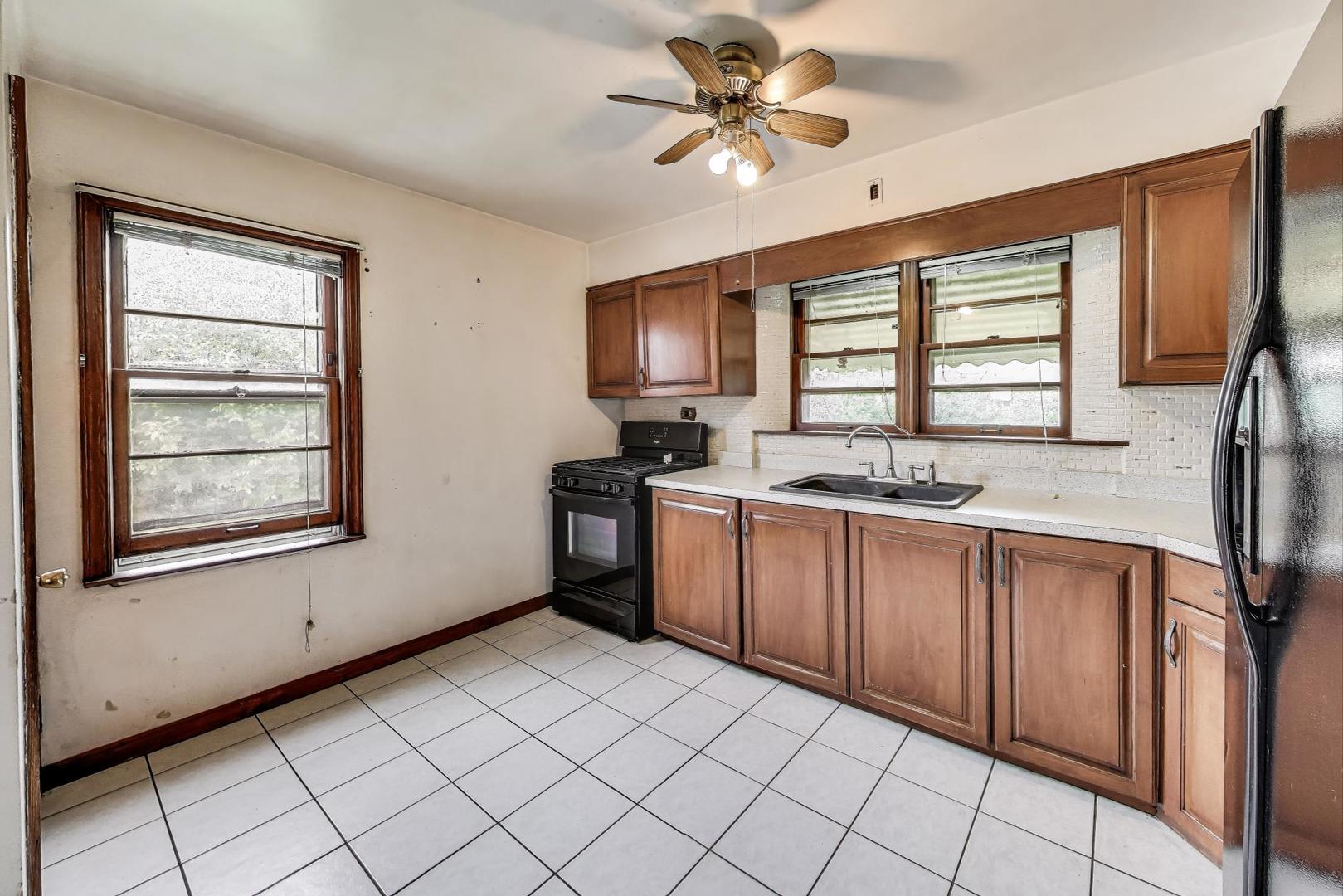7232 W Oakton Street, Niles, IL 60714