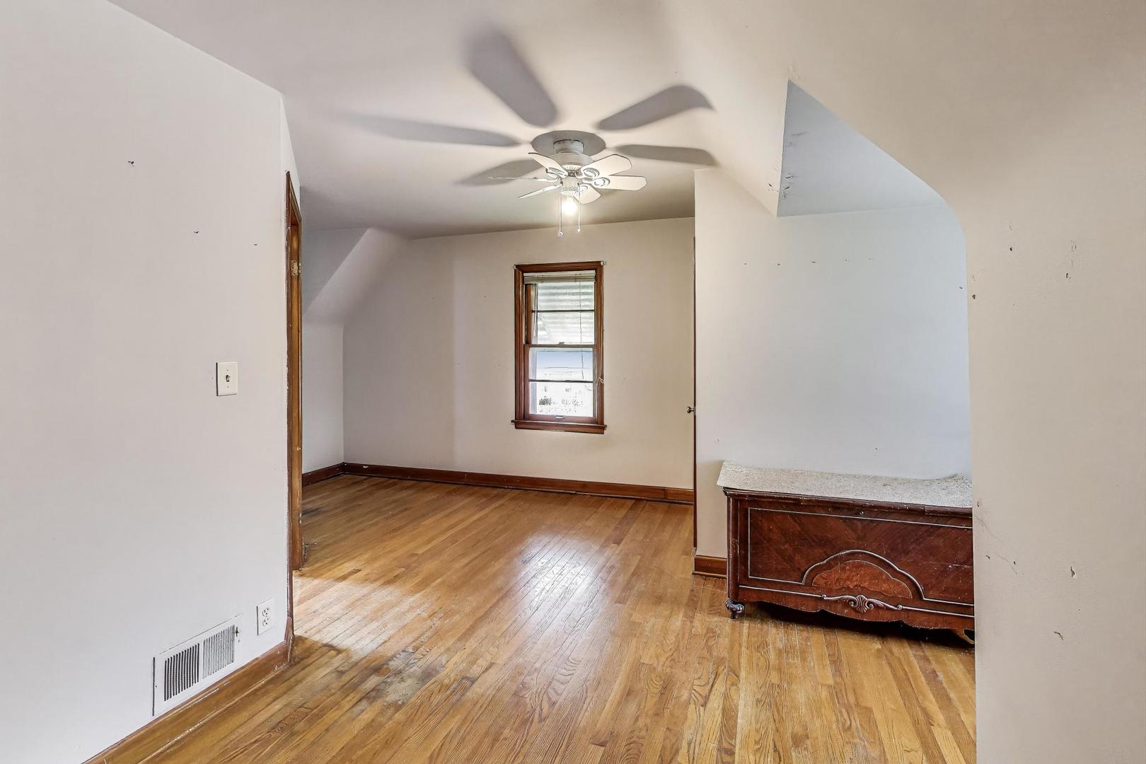 7232 W Oakton Street, Niles, IL 60714