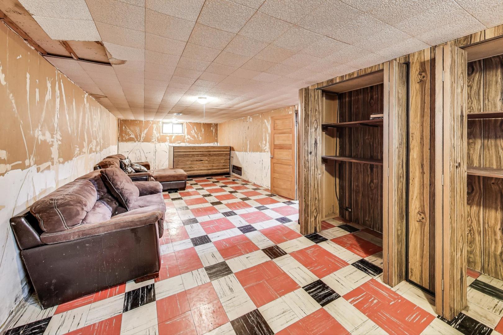 7232 W Oakton Street, Niles, IL 60714