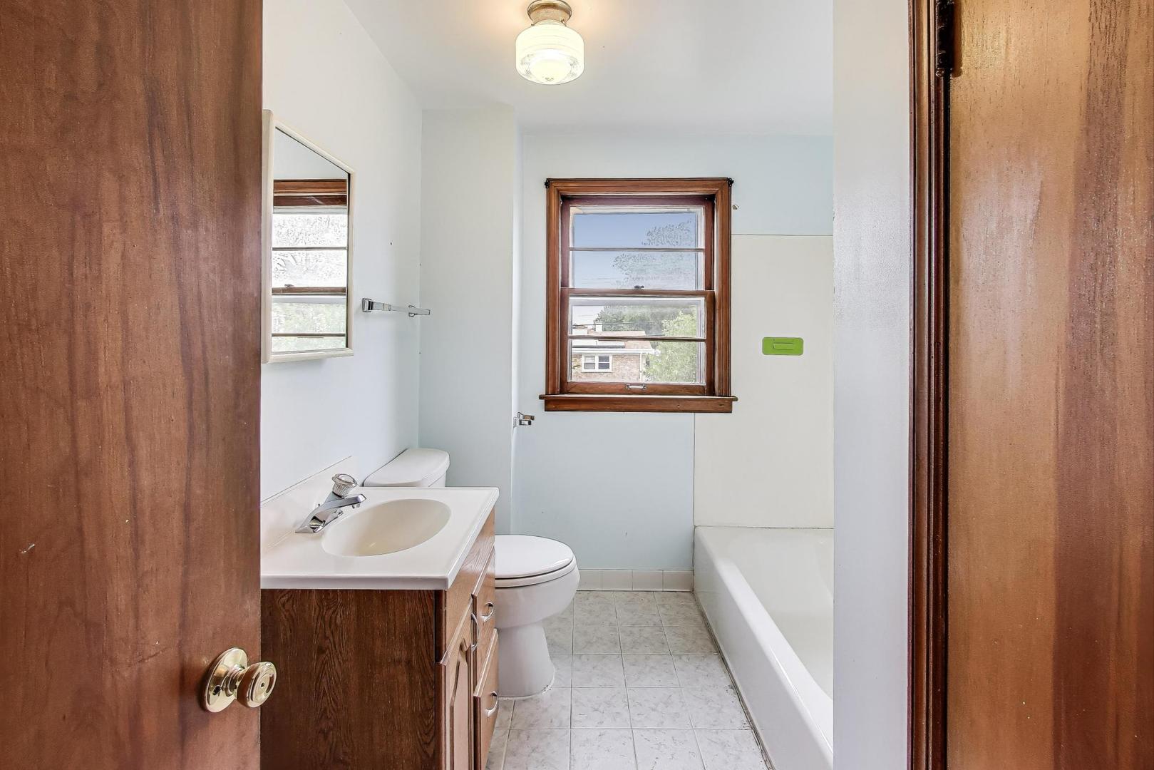 7232 W Oakton Street, Niles, IL 60714