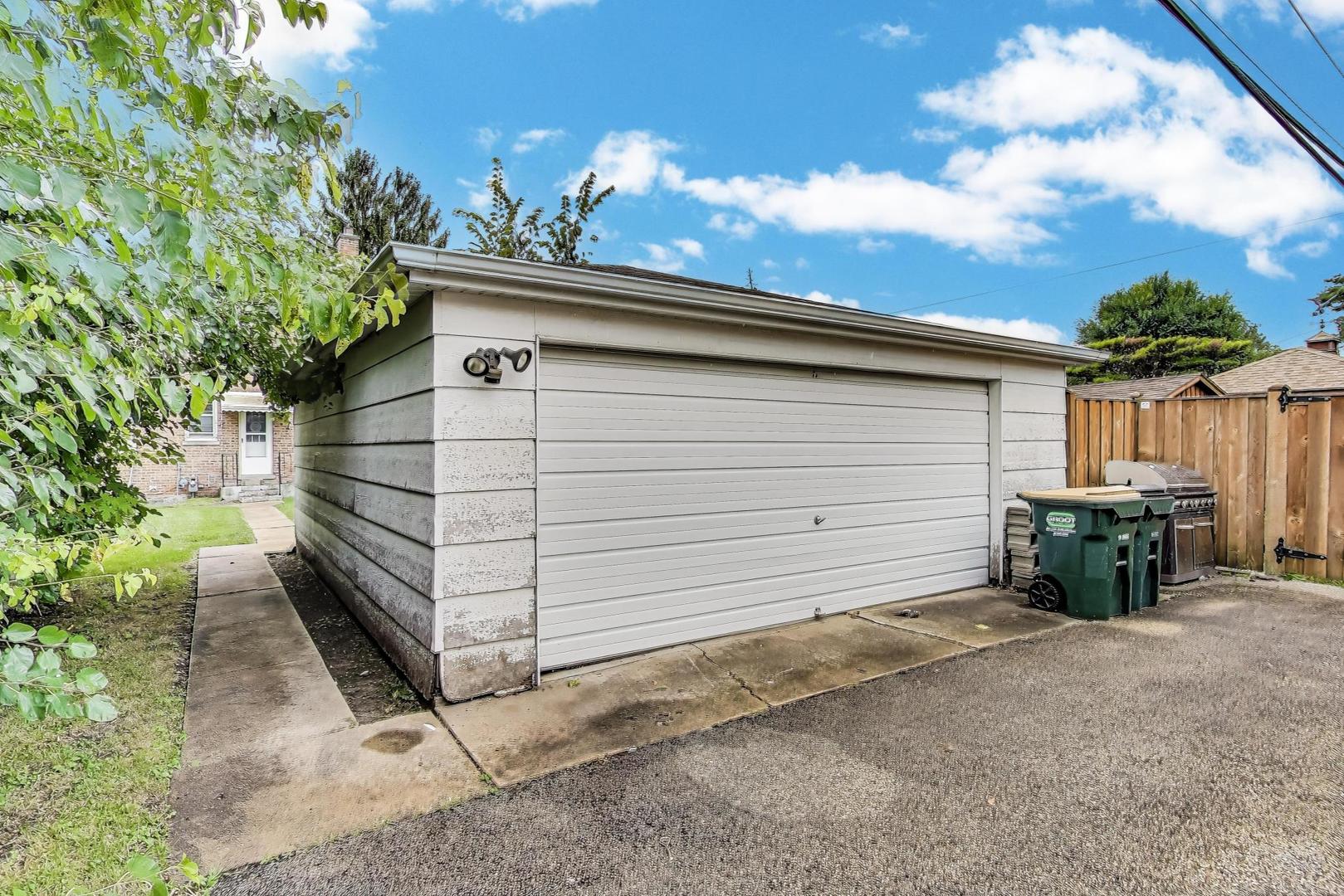 7232 W Oakton Street, Niles, IL 60714