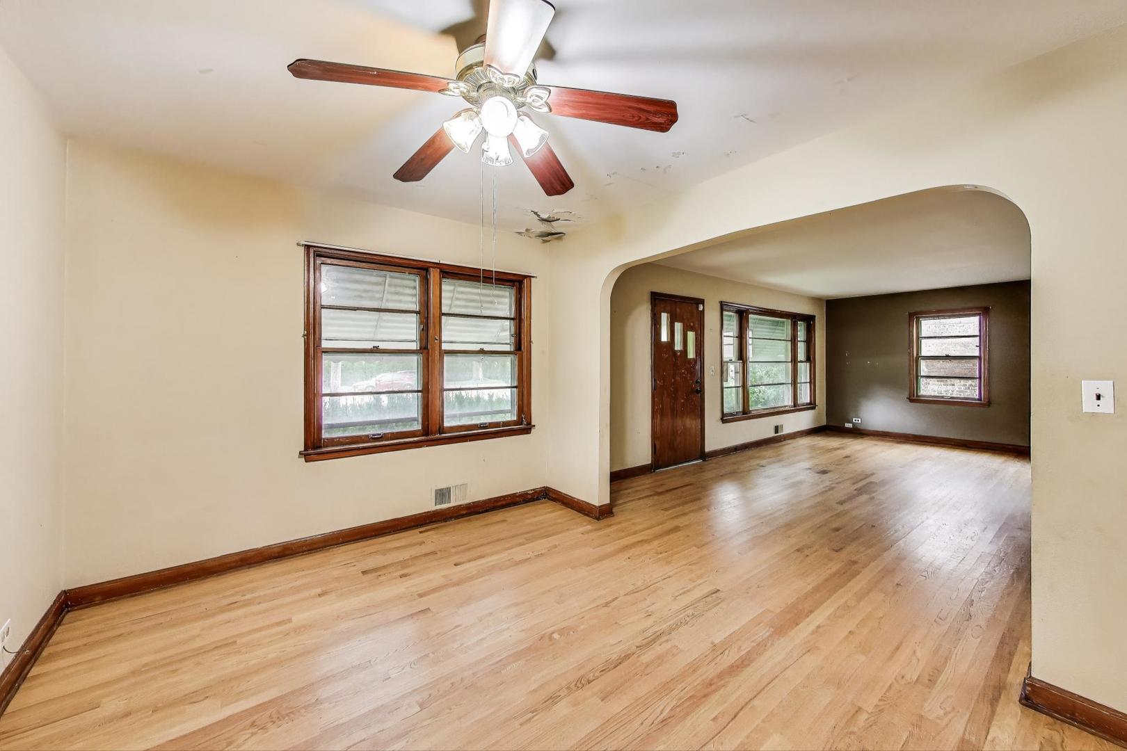 7232 W Oakton Street, Niles, IL 60714