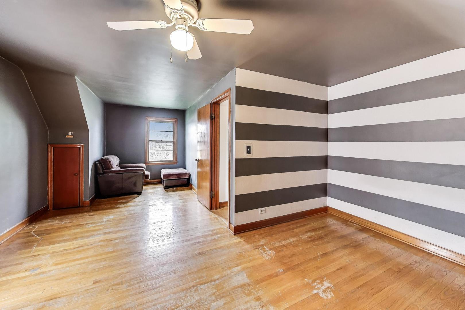 7232 W Oakton Street, Niles, IL 60714