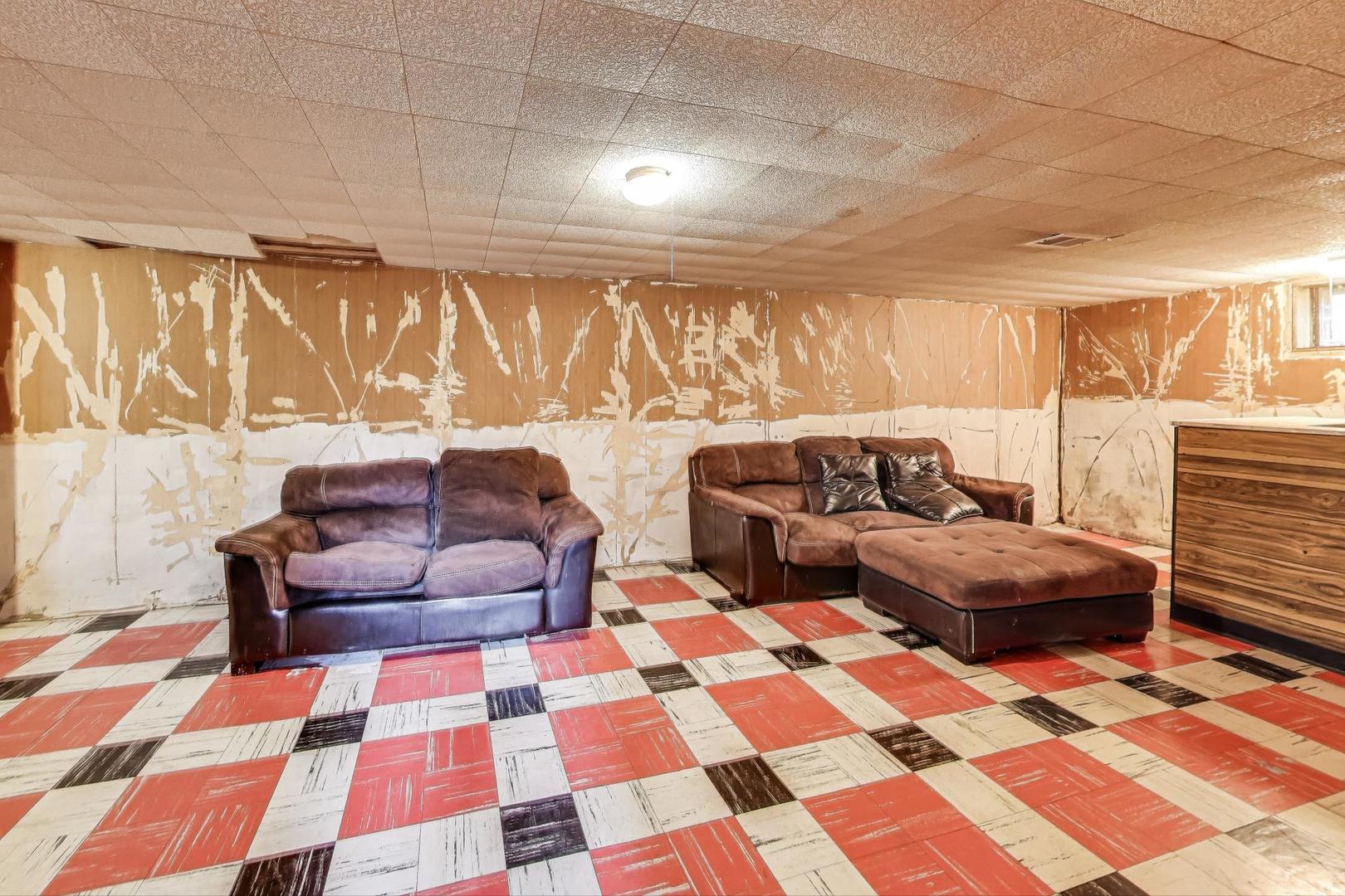 7232 W Oakton Street, Niles, IL 60714