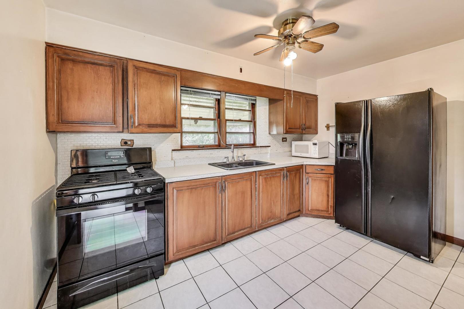 7232 W Oakton Street, Niles, IL 60714