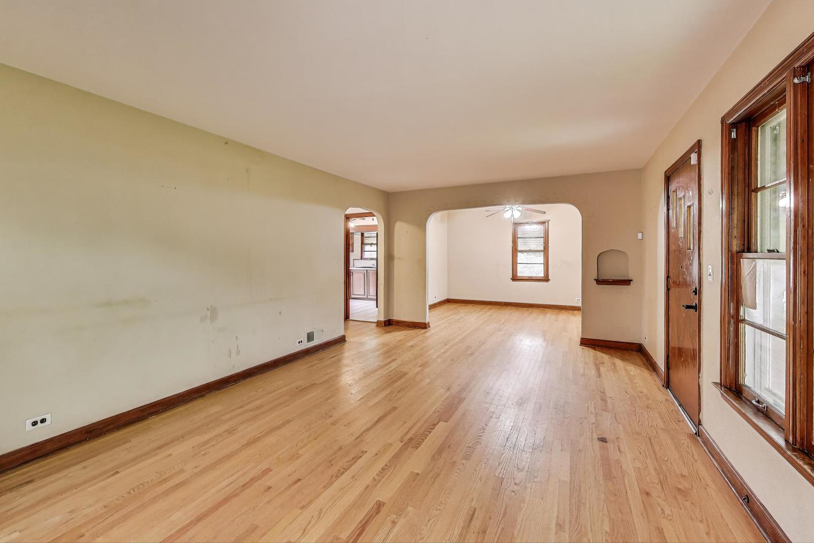 7232 W Oakton Street, Niles, IL 60714