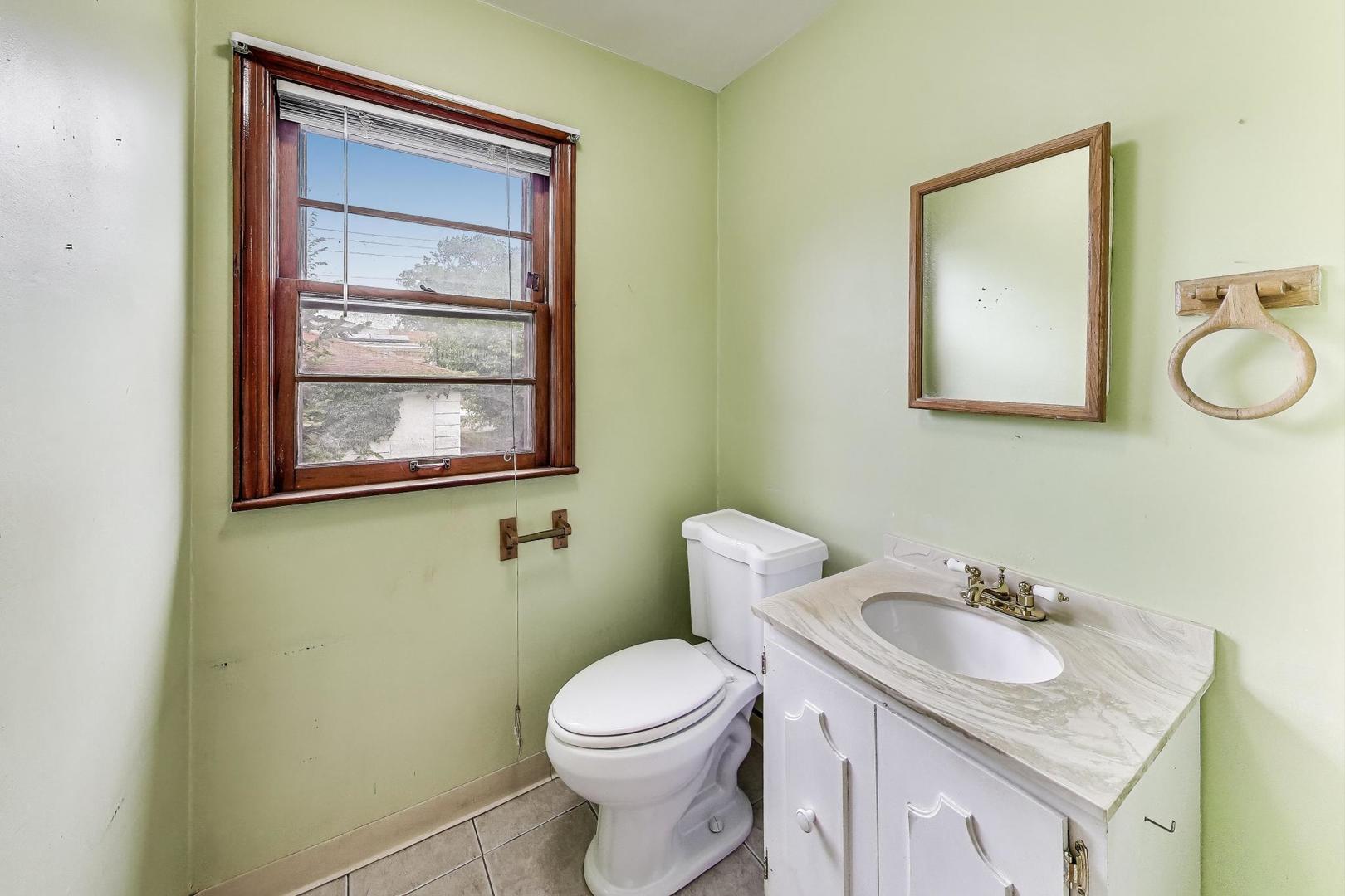 7232 W Oakton Street, Niles, IL 60714