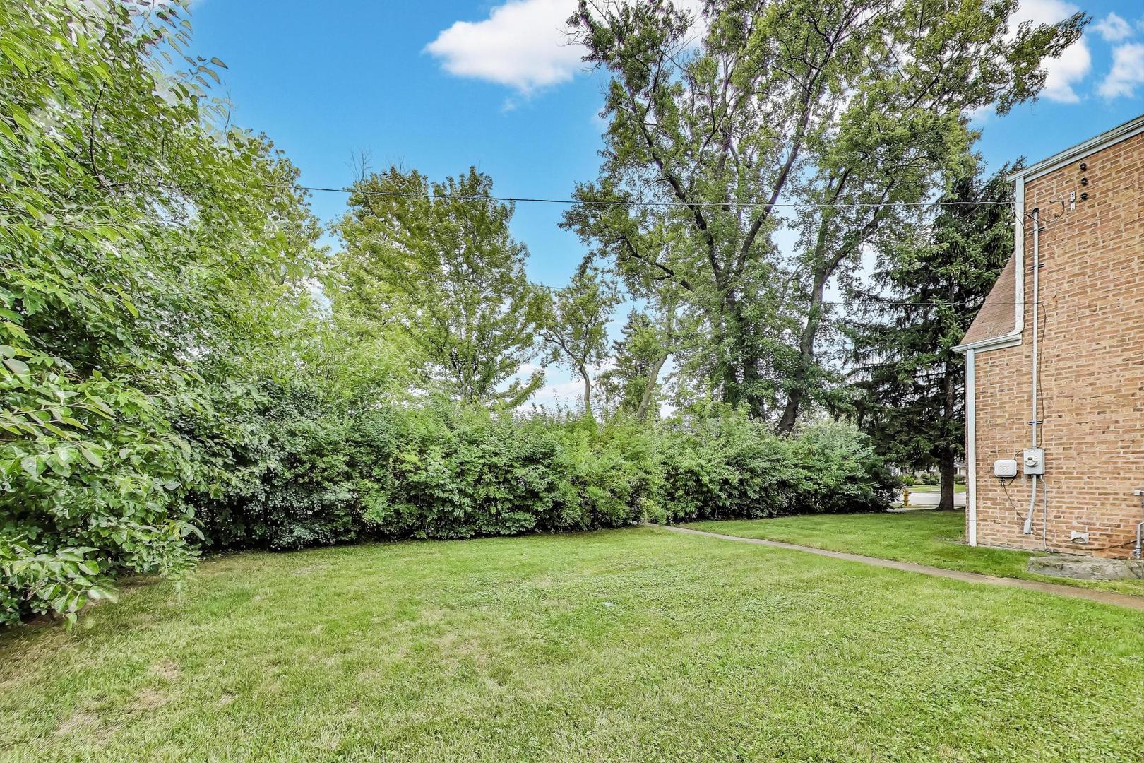 7232 W Oakton Street, Niles, IL 60714