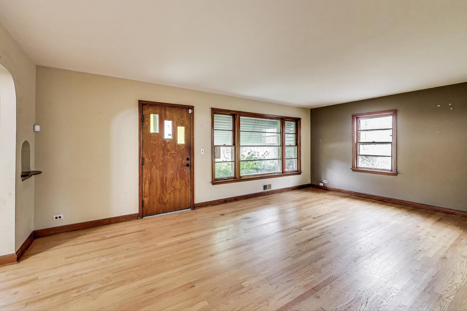 7232 W Oakton Street, Niles, IL 60714