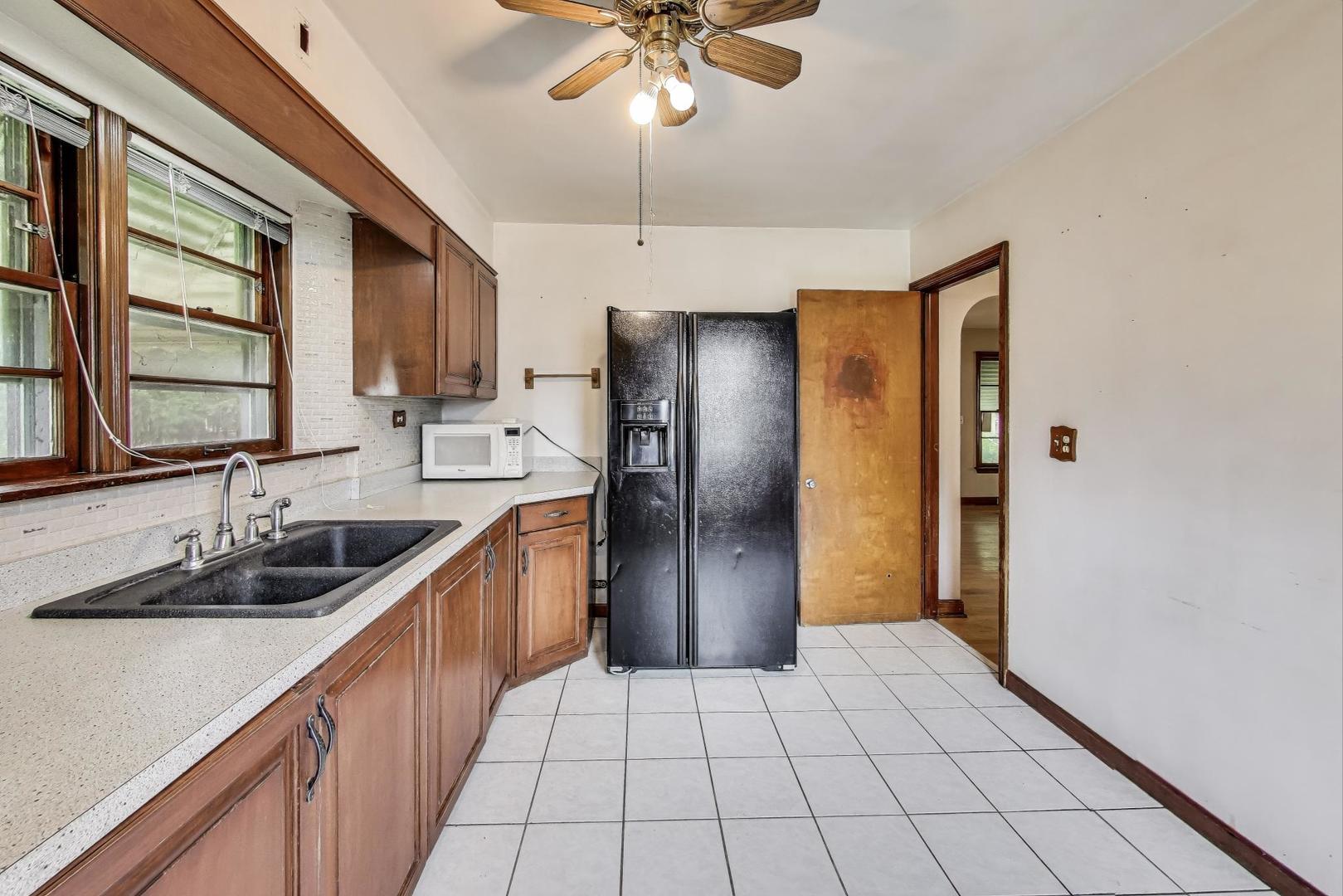 7232 W Oakton Street, Niles, IL 60714