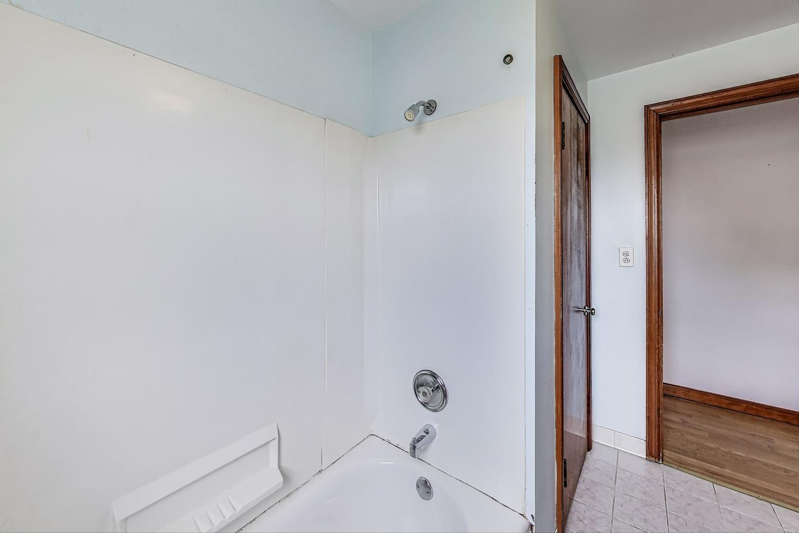 7232 W Oakton Street, Niles, IL 60714