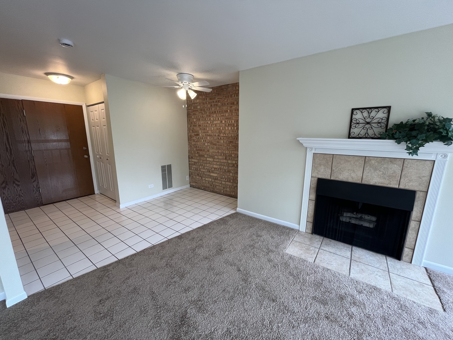 5900 OAKWOOD Drive #2G, Lisle, IL 60532