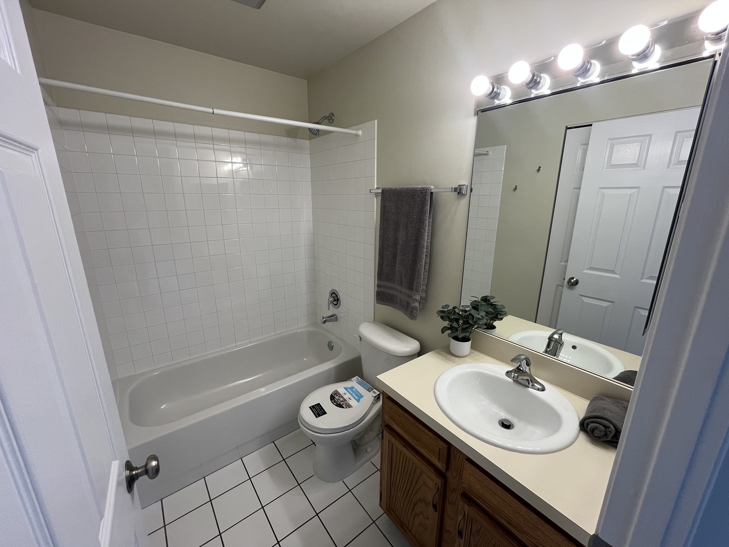 5900 OAKWOOD Drive #2G, Lisle, IL 60532