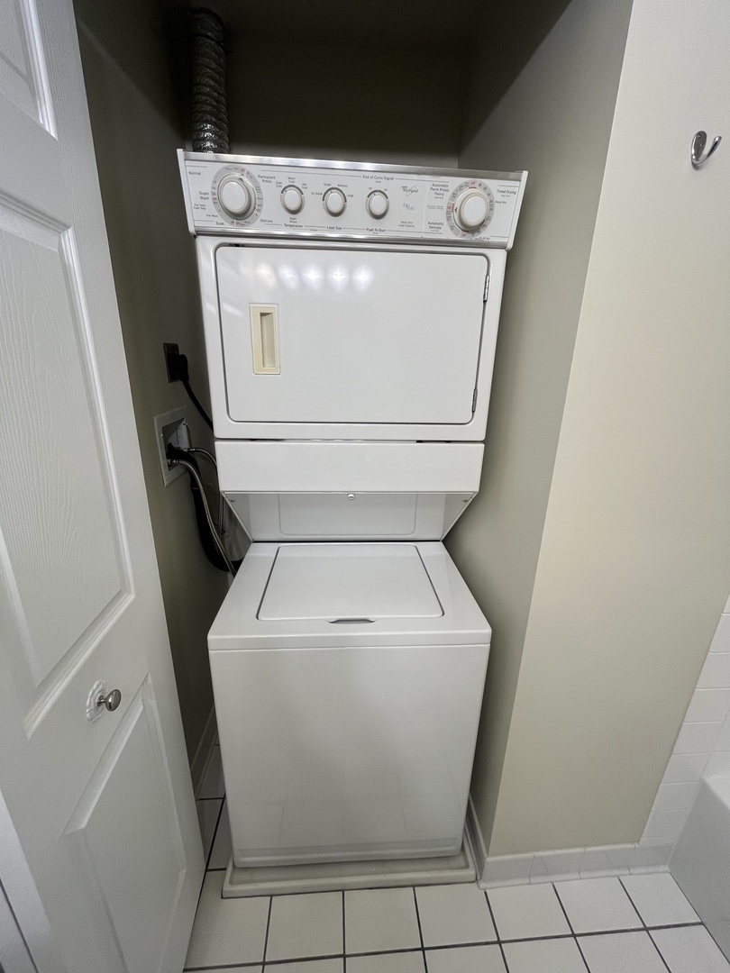 5900 OAKWOOD Drive #2G, Lisle, IL 60532