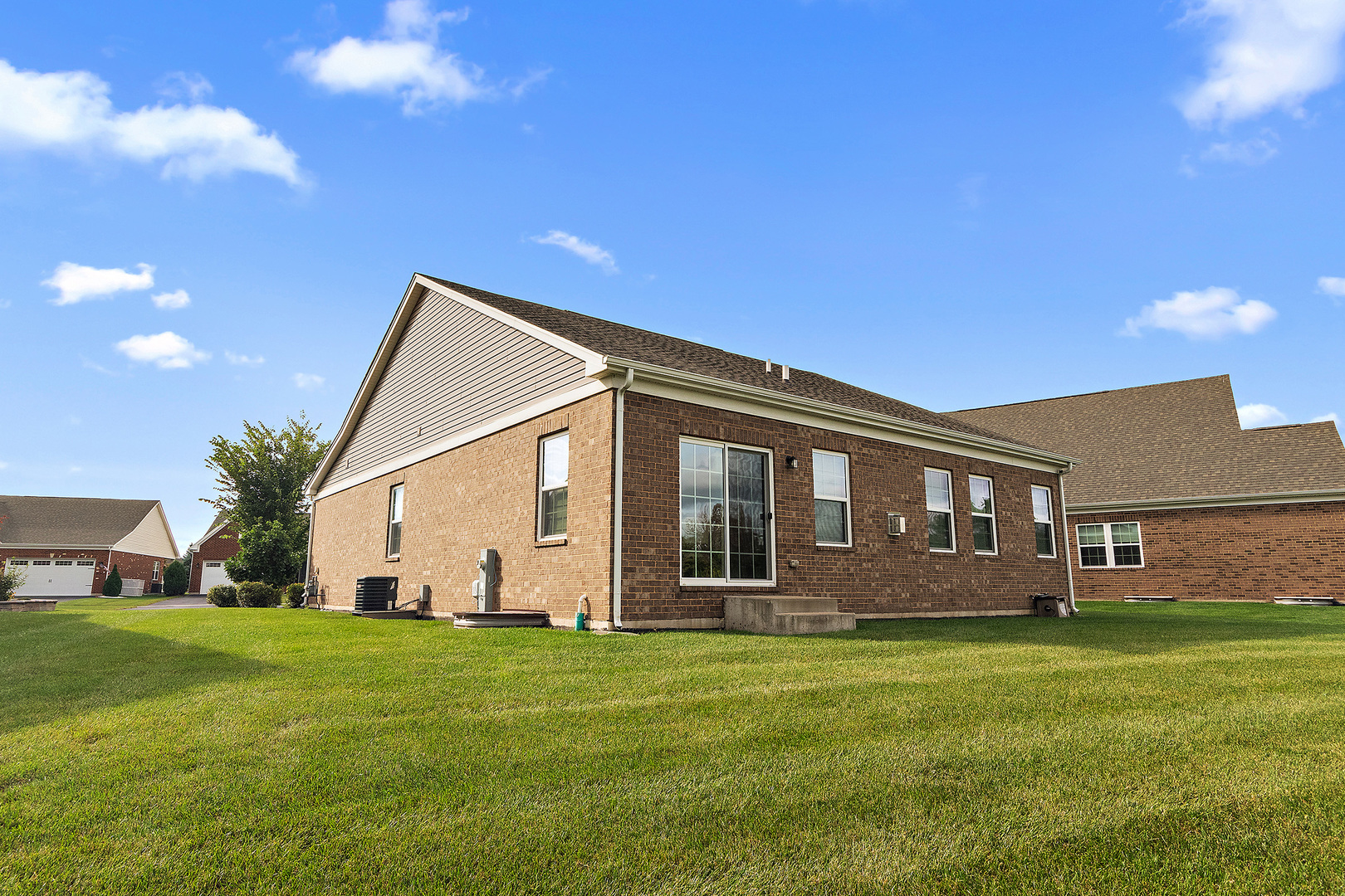 2019 Royalglen Drive, New Lenox, IL 60451