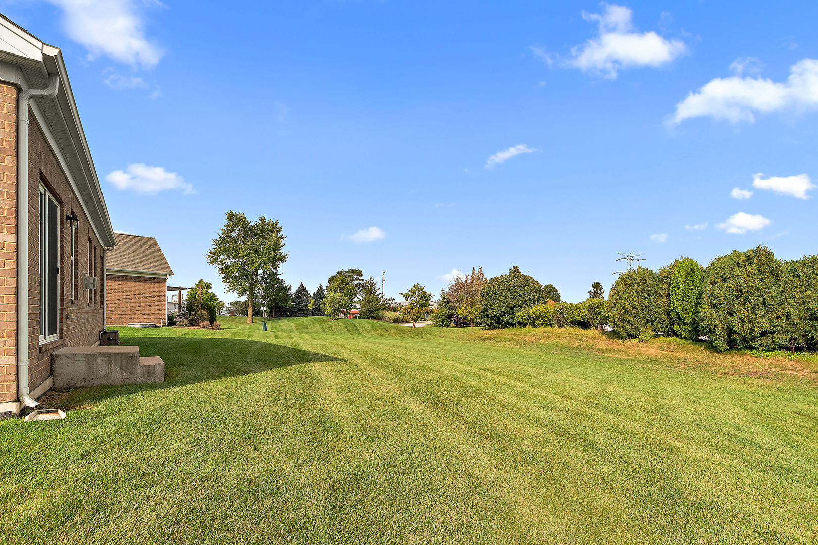 2019 Royalglen Drive, New Lenox, IL 60451