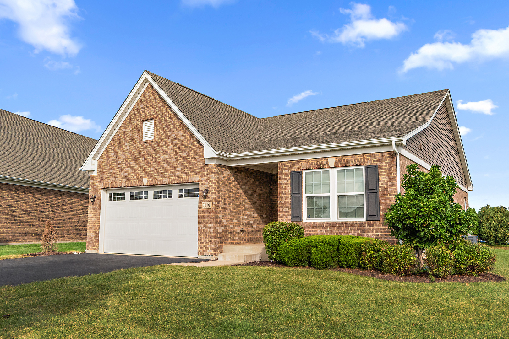 2019 Royalglen Drive, New Lenox, IL 60451