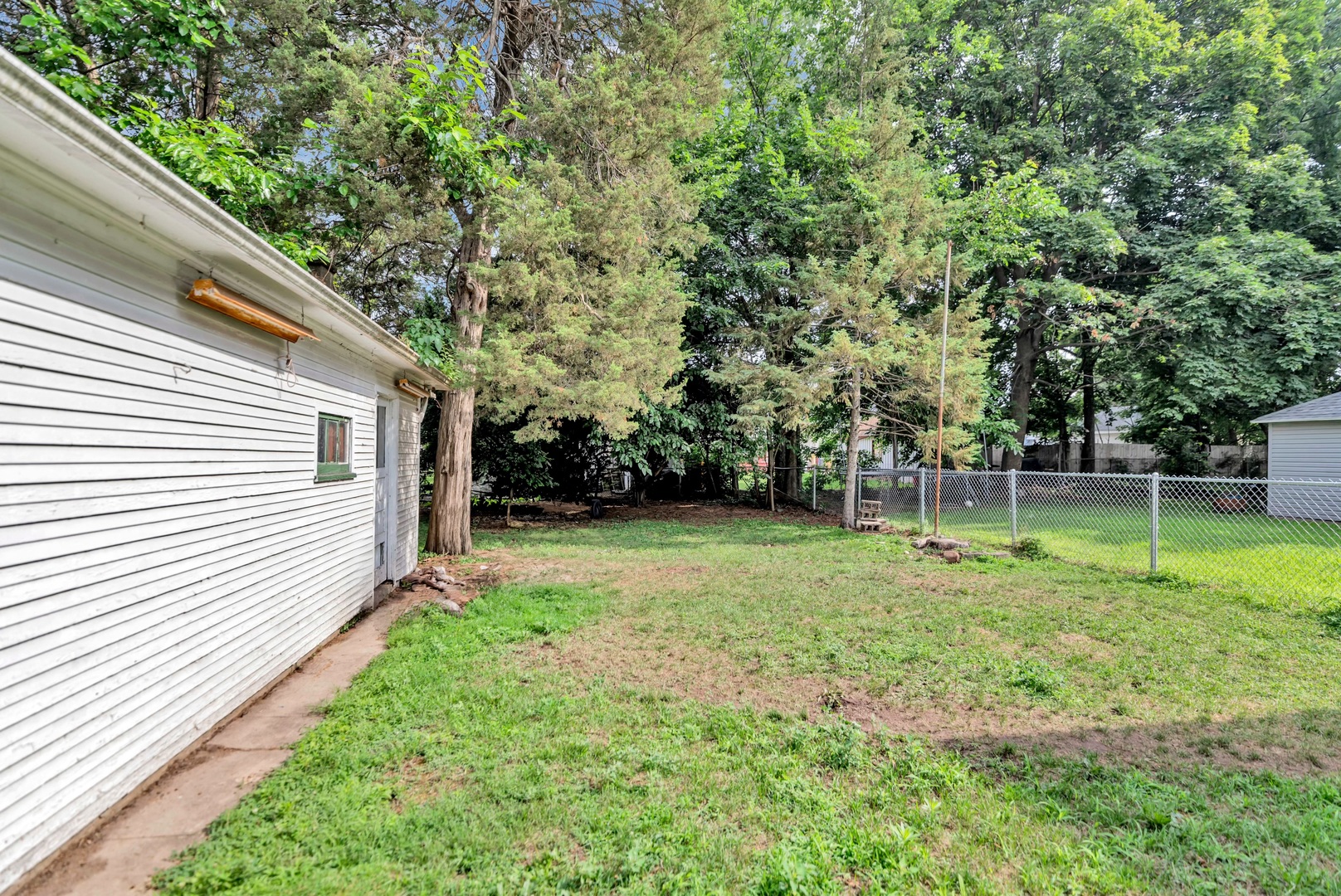 624 Lincoln Avenue, Elgin, IL 60120