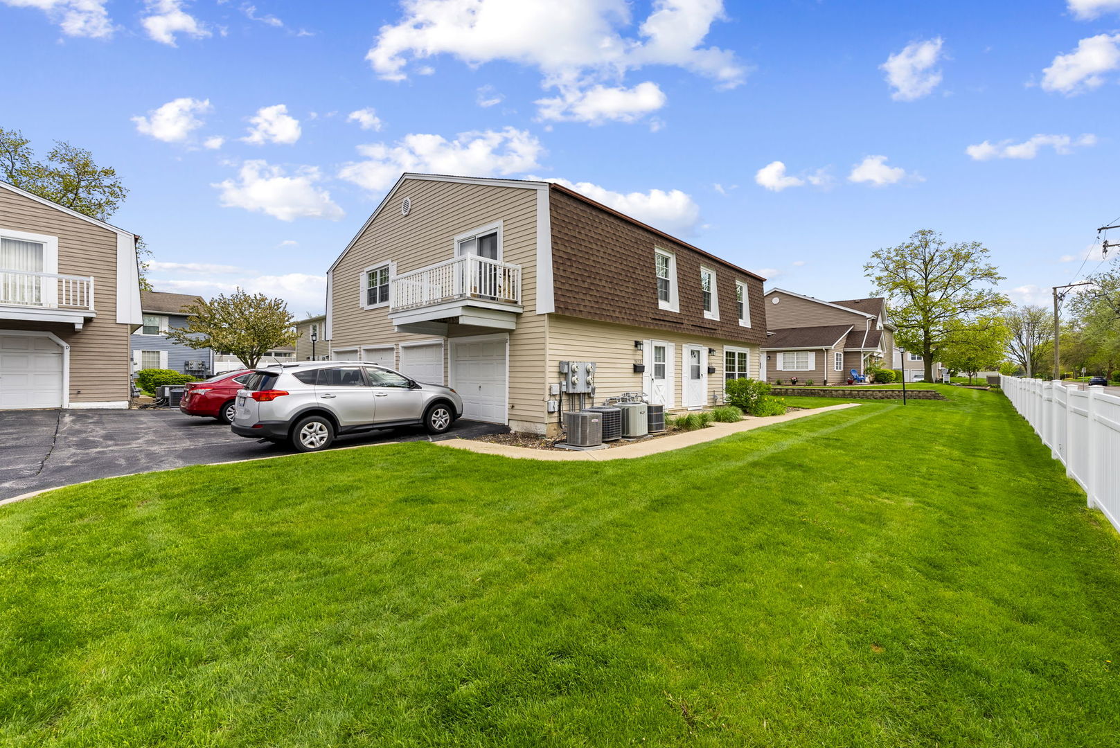1585 Woodcutter Lane #D, Wheaton, IL 60189