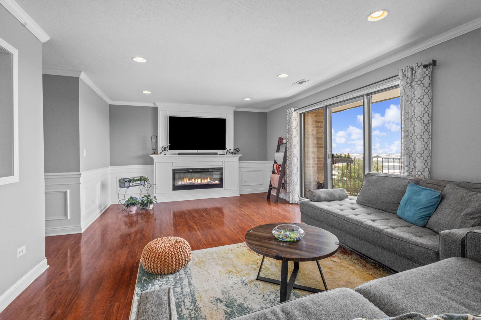 1777 W CRYSTAL Lane #711, Mount Prospect, IL 60056
