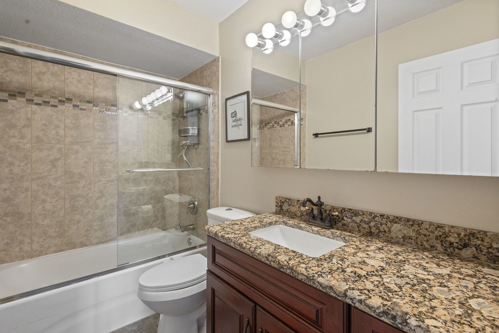 1777 W CRYSTAL Lane #711, Mount Prospect, IL 60056