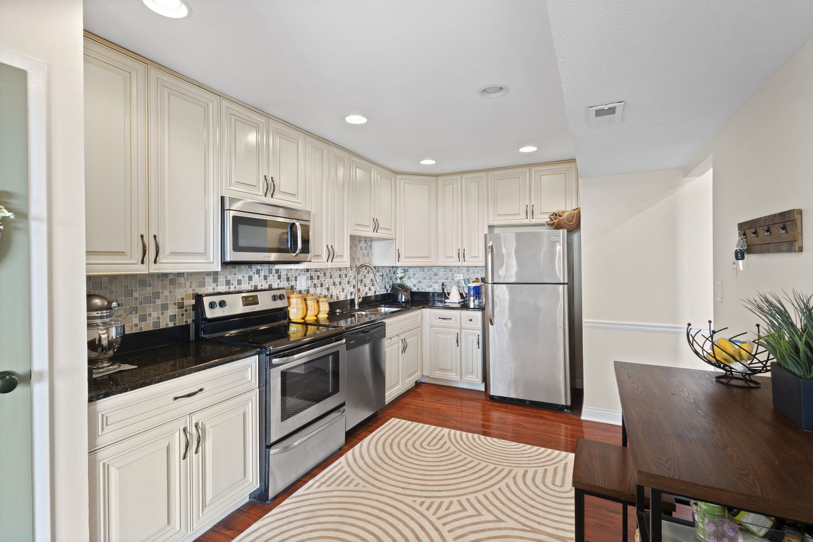 1777 W CRYSTAL Lane #711, Mount Prospect, IL 60056