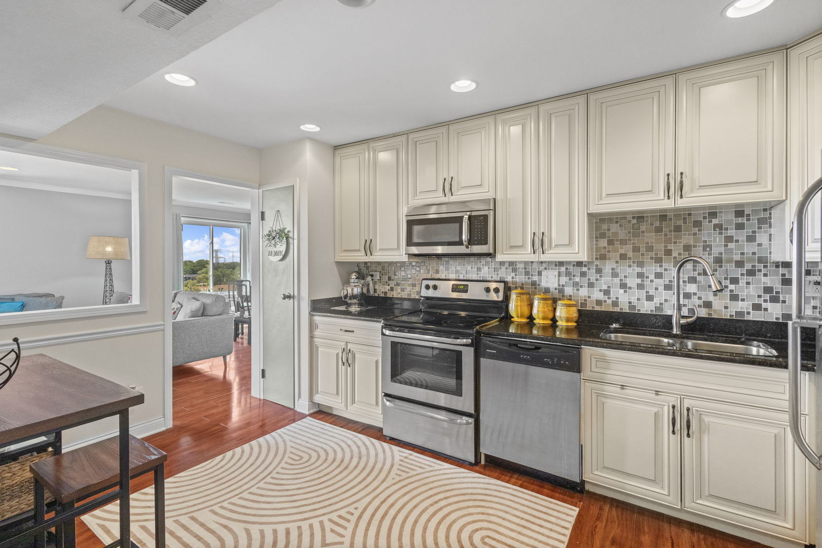 1777 W CRYSTAL Lane #711, Mount Prospect, IL 60056