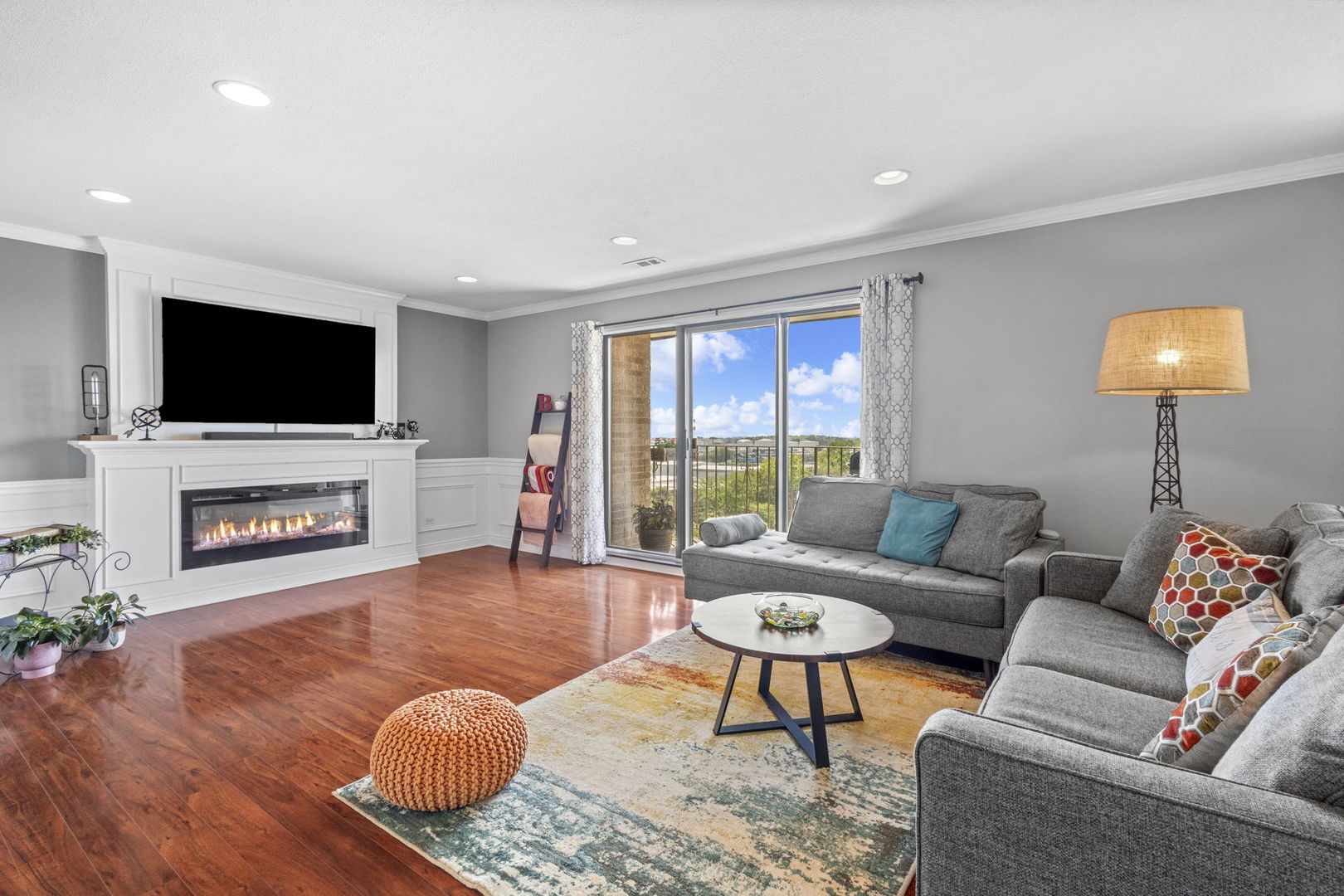 1777 W CRYSTAL Lane #711, Mount Prospect, IL 60056