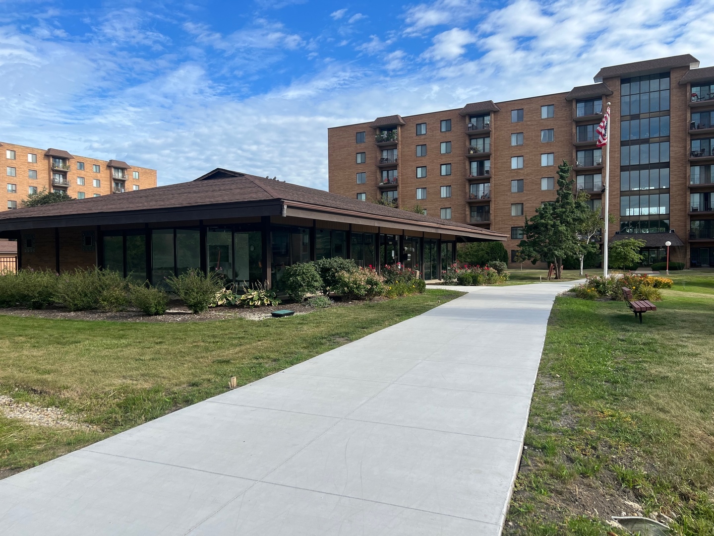 1777 W CRYSTAL Lane #711, Mount Prospect, IL 60056