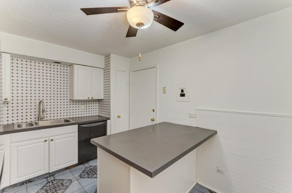 1313 S REBECCA Road #111, Lombard, IL 60148