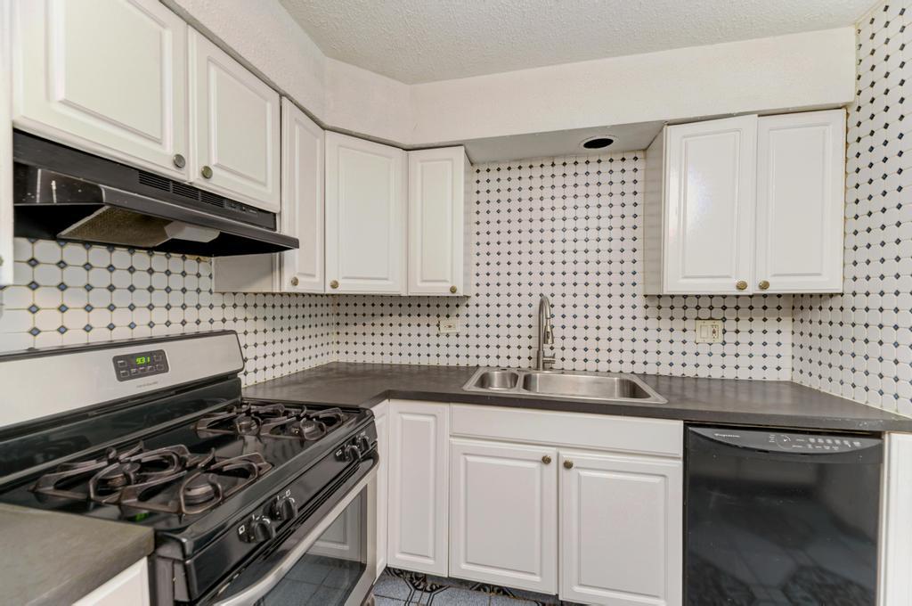 1313 S REBECCA Road #111, Lombard, IL 60148