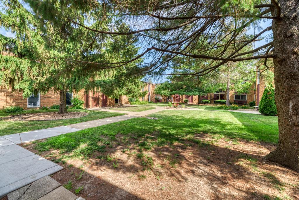 1313 S REBECCA Road #111, Lombard, IL 60148