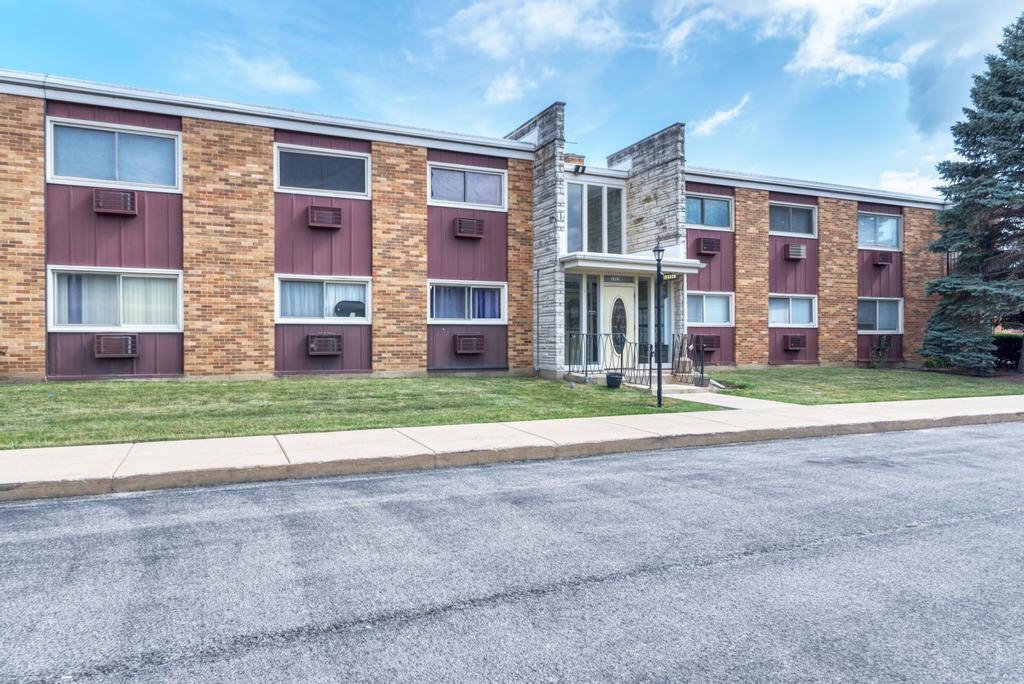 1313 S REBECCA Road #111, Lombard, IL 60148