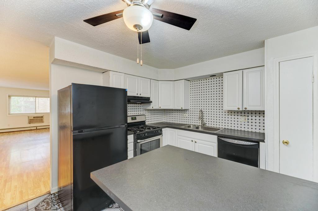 1313 S REBECCA Road #111, Lombard, IL 60148