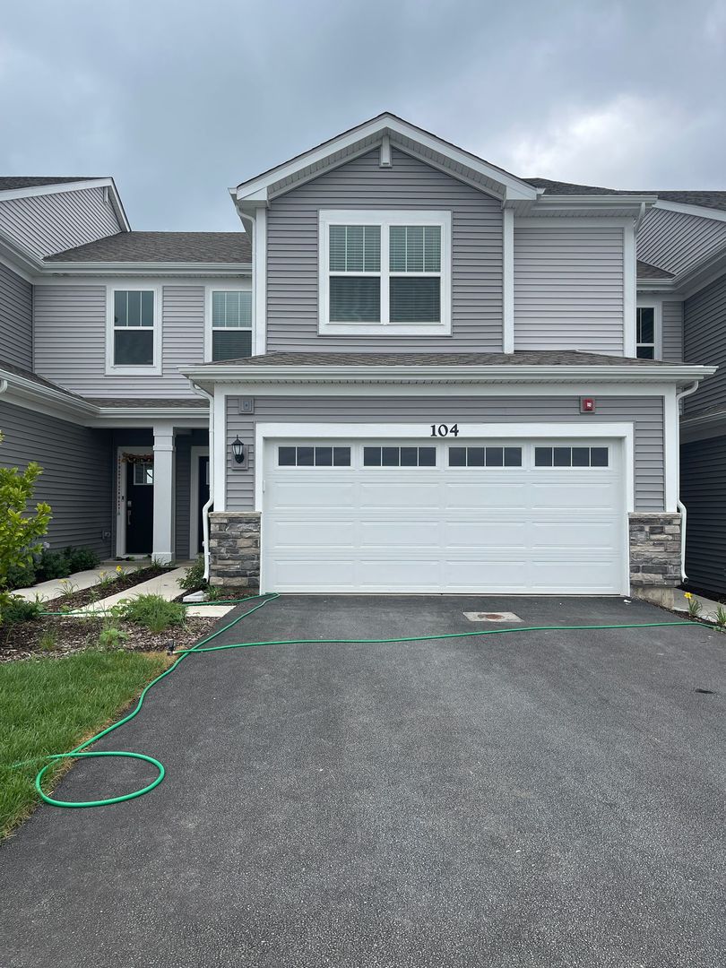104 Henderson Street, Oswego, IL 60543