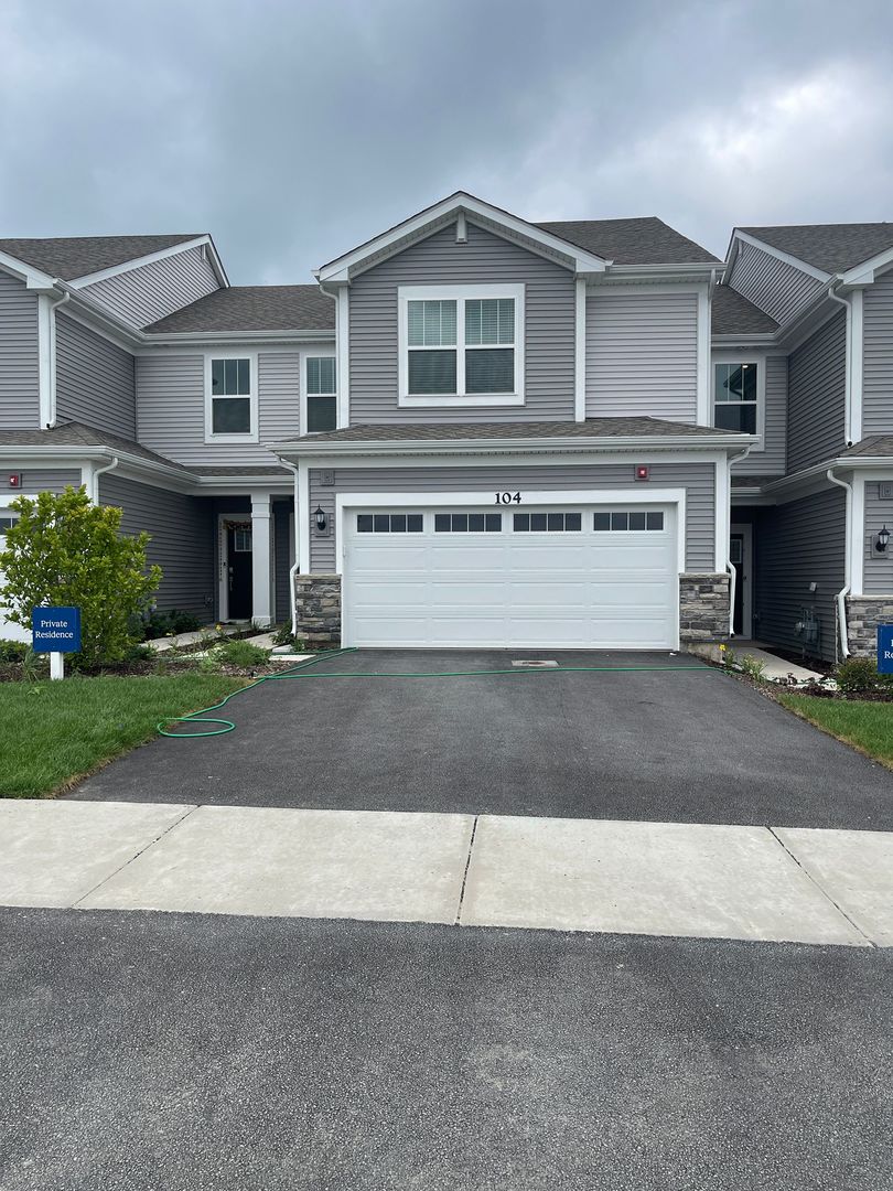 104 Henderson Street, Oswego, IL 60543