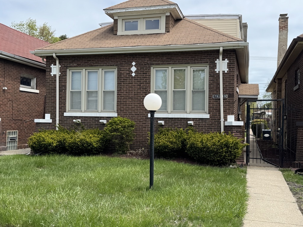 7649 S Michigan Avenue, Chicago, IL 60619